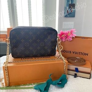 ❤️Rare Cute LV Vintage Cosmetic Crossbody Bag EUC